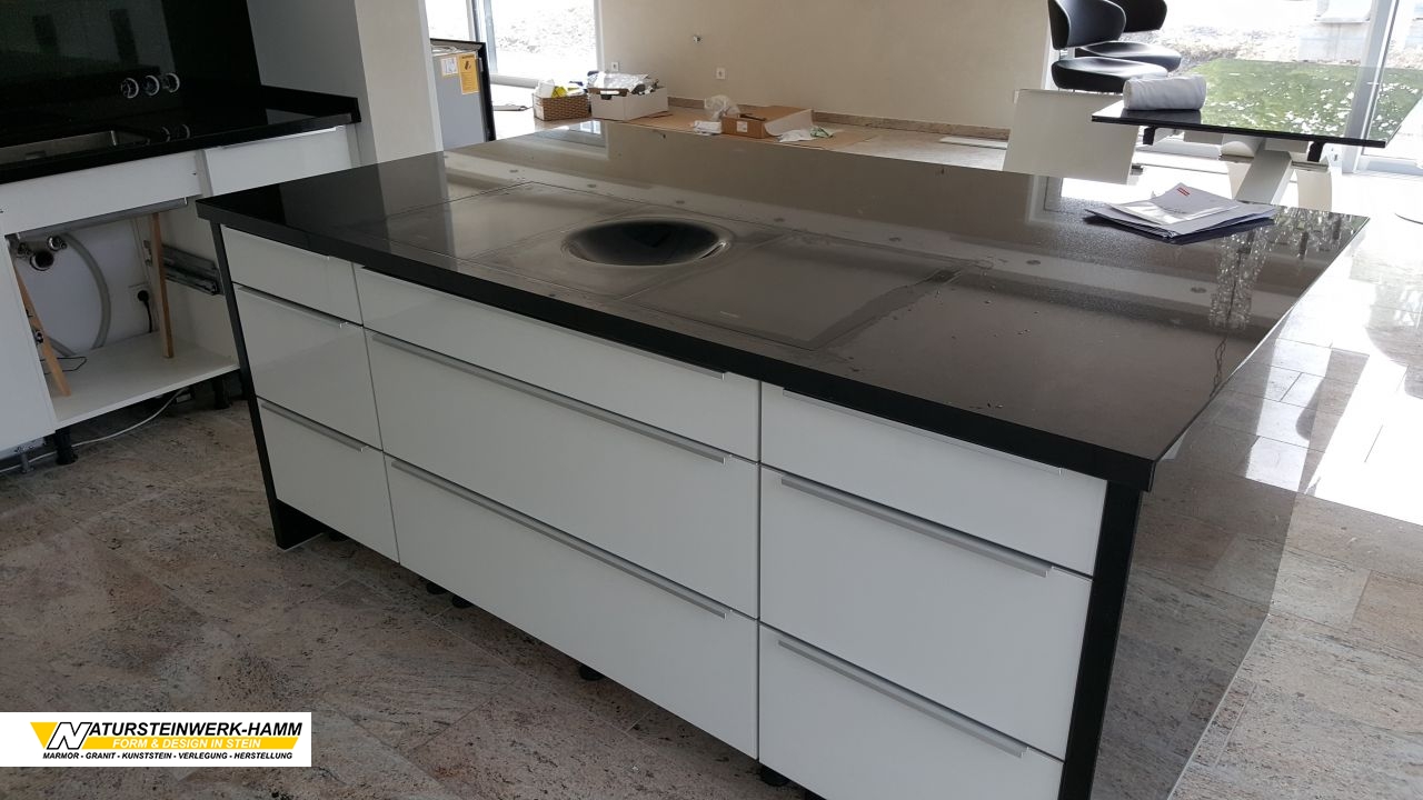 Inselplatte aus Granit „Star Galaxy“ (Herdausschnitt Flächenbündig) Inselplatte aus Granit "Star Galaxy" (Herdausschnitt Flächenbündig)