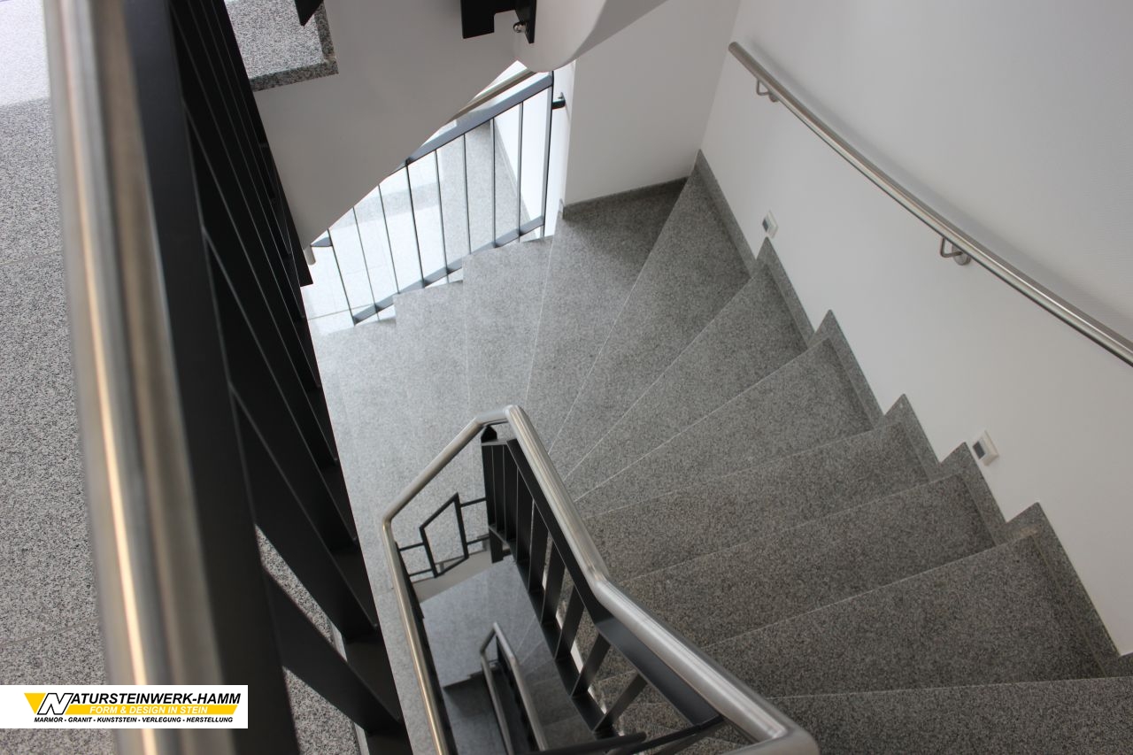 Treppenhaus (Granitstufen gewendelt) Treppenhaus (Granitstufen gewendelt)