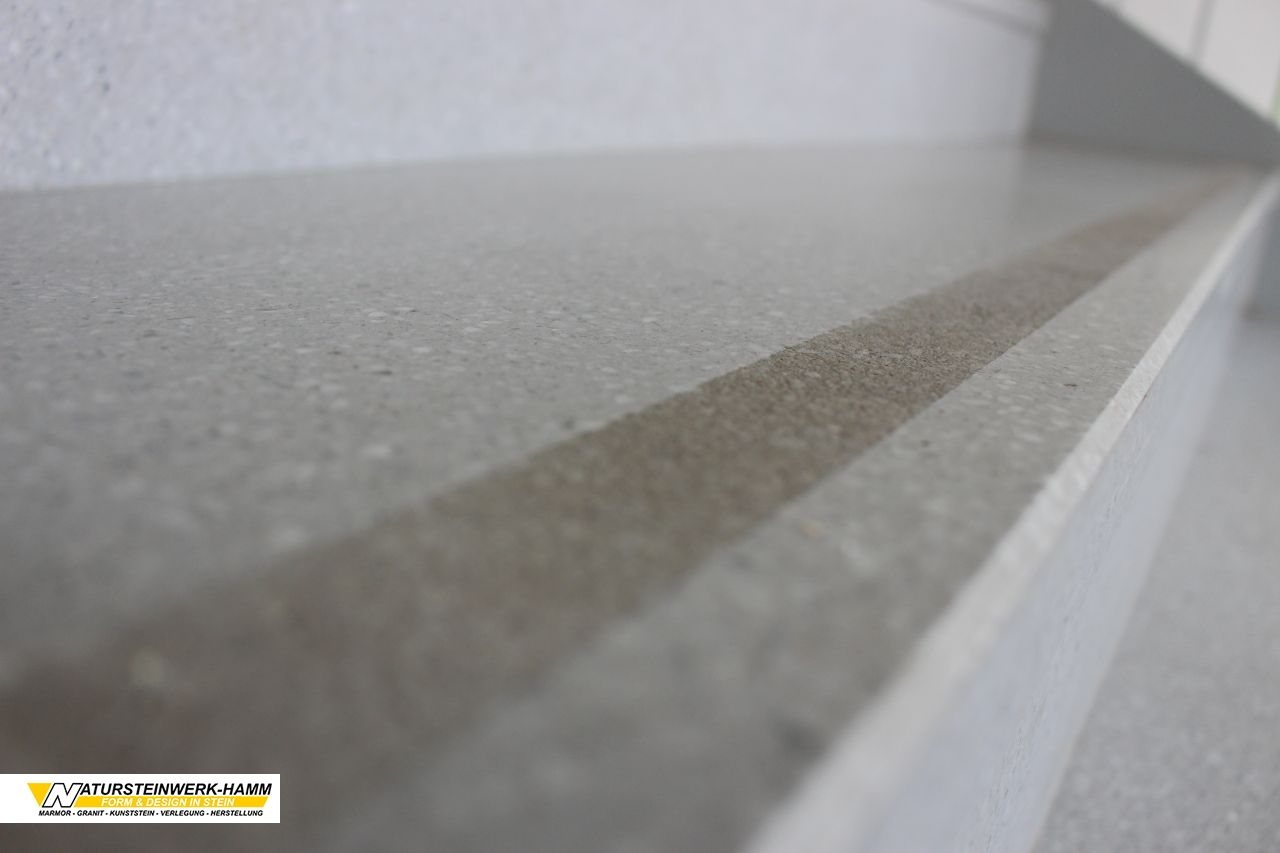 Treppenstufe (Sandgestrahlte Vorderkante) Treppenstufe (Sandgestrahlte Vorderkante)