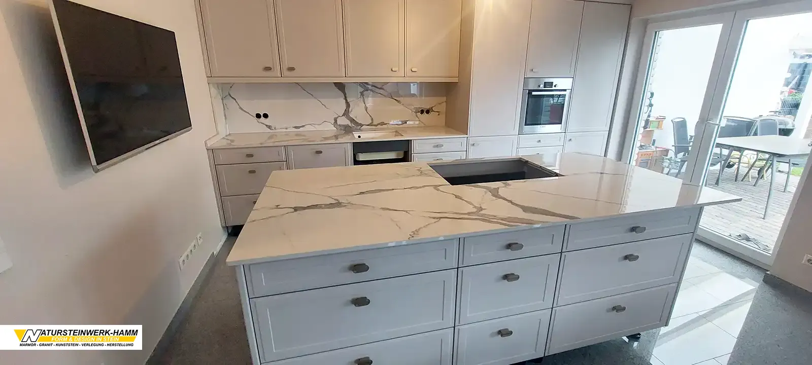 Zeitlose Küchenarbeitsplatte aus weißer Keramik – pflegeleicht & modern Küchenarbeitsplatte aus weißer Keramik für moderne Küchen