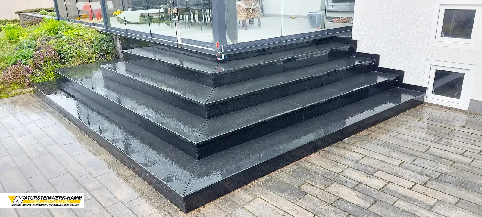 Treppenstufen aus Nero Assoluto Granit – stilvoll, robust und zeitlos Hochwertige Treppenstufen aus Granit Nero Assoluto in Schwarz