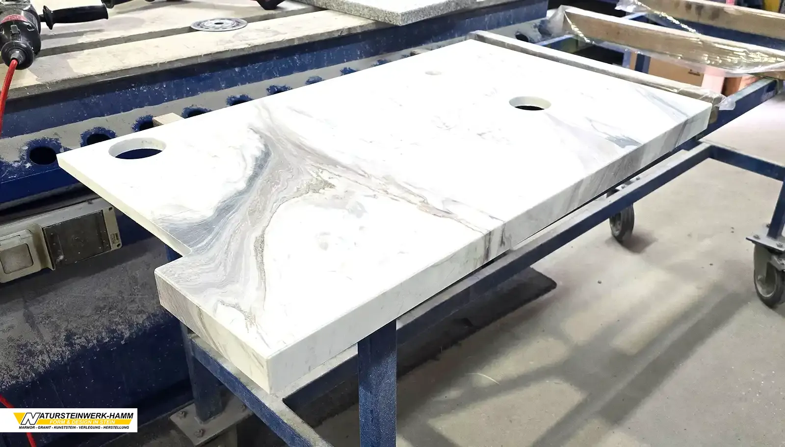 Waschtisch nach Maß – exklusive Sonderanfertigung aus Naturstein Individuell gefertigter Waschtisch aus Naturstein als Sonderanfertigung